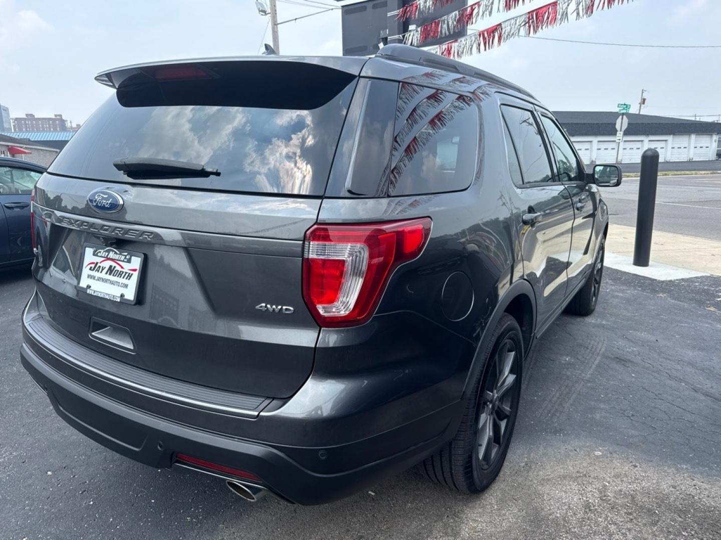 2018 GRAY FORD EXPLORER XLT (1FM5K8D84JG) with an 3.5L engine, Automatic transmission, located at 501 E. Columbia St., Springfield, OH, 45503, (800) 262-7122, 39.925262, -83.801796 - *** 3.5L V6 *** 4wd *** SEE CarFax Priced accordingly *** EQUIPMENT GROUP 202A DRIVER CONNECT PACKAGE 8'' LCD TOUCHSCREEN SYNC 3 SYNC CONNECT POWER LIFTGATE REMOTE START SYSTEM AUTO DUAL ZONE CLIMATE CTRL 10-WAY POWER PASSENGER SEAT FORWARD SENSING SYSTEM HEATED STEERING WHEEL COMFOR- Photo#5