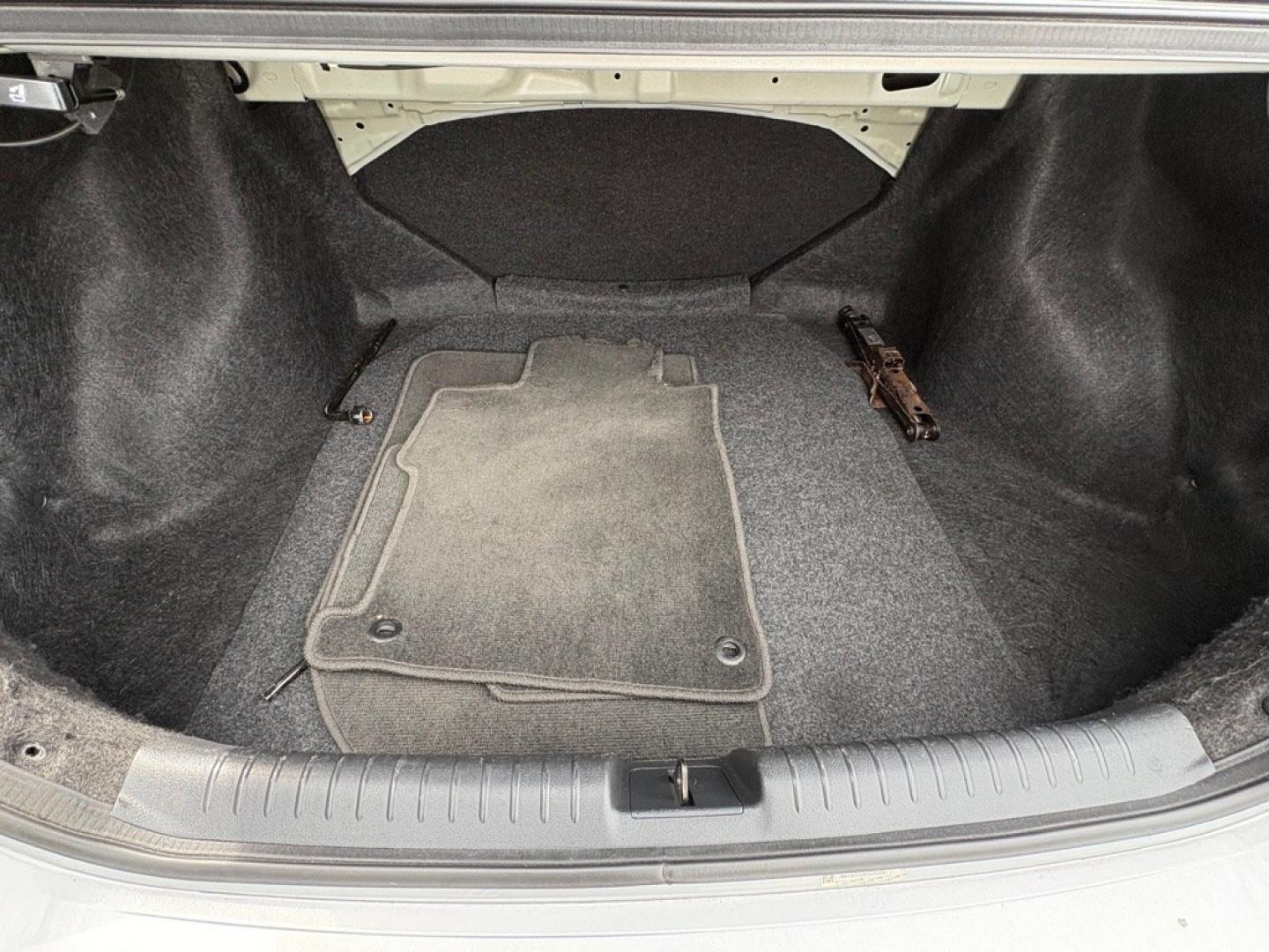 2013 SILVER HONDA CIVIC LX (19XFB2F59DE) with an 1.8L engine, Automatic transmission, located at 501 E. Columbia St., Springfield, OH, 45503, (800) 262-7122, 39.925262, -83.801796 - *** Clean CarFax *** New Brakes *** New Wipers *** Inspection *** LX *** Automatic *** 1.8L *** Jay North Auto has offered hand picked vehicles since 1965! Our customer's enjoy a NO pressure buying experience with a small town feel. We are a preferred dealer for many local credit unions and le- Photo#12