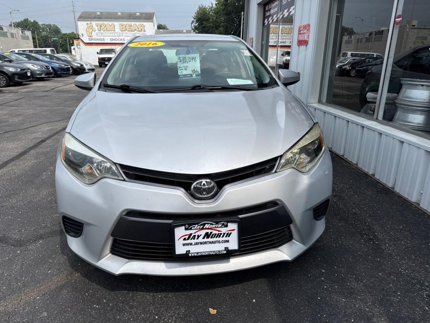 2016 SILVER TOYOTA COROLLA LE (2T1BURHEXGC) with an 1.8L engine, Automatic transmission, located at 501 E. Columbia St., Springfield, OH, 45503, (800) 262-7122, 39.925262, -83.801796 - *** New Tires *** Tune Up *** New Wipers *** Clean CarFax with 19 Service Records *** New Cabin and Air filter *** New Brakes *** New Battery *** Automatic *** LE *** Jay North Auto has offered hand picked vehicles since 1965! Our customer's enjoy a NO pressure buying experience with a small to- Photo#1