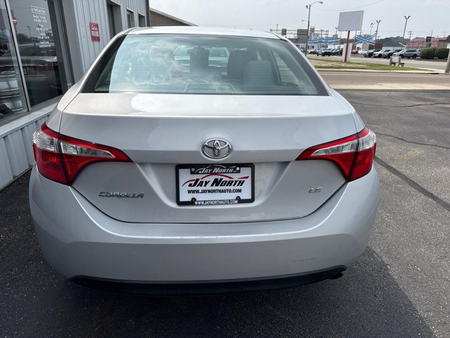 2016 SILVER TOYOTA COROLLA LE (2T1BURHEXGC) with an 1.8L engine, Automatic transmission, located at 501 E. Columbia St., Springfield, OH, 45503, (800) 262-7122, 39.925262, -83.801796 - *** New Tires *** Tune Up *** New Wipers *** Clean CarFax with 19 Service Records *** New Cabin and Air filter *** New Brakes *** New Battery *** Automatic *** LE *** Jay North Auto has offered hand picked vehicles since 1965! Our customer's enjoy a NO pressure buying experience with a small to- Photo#4