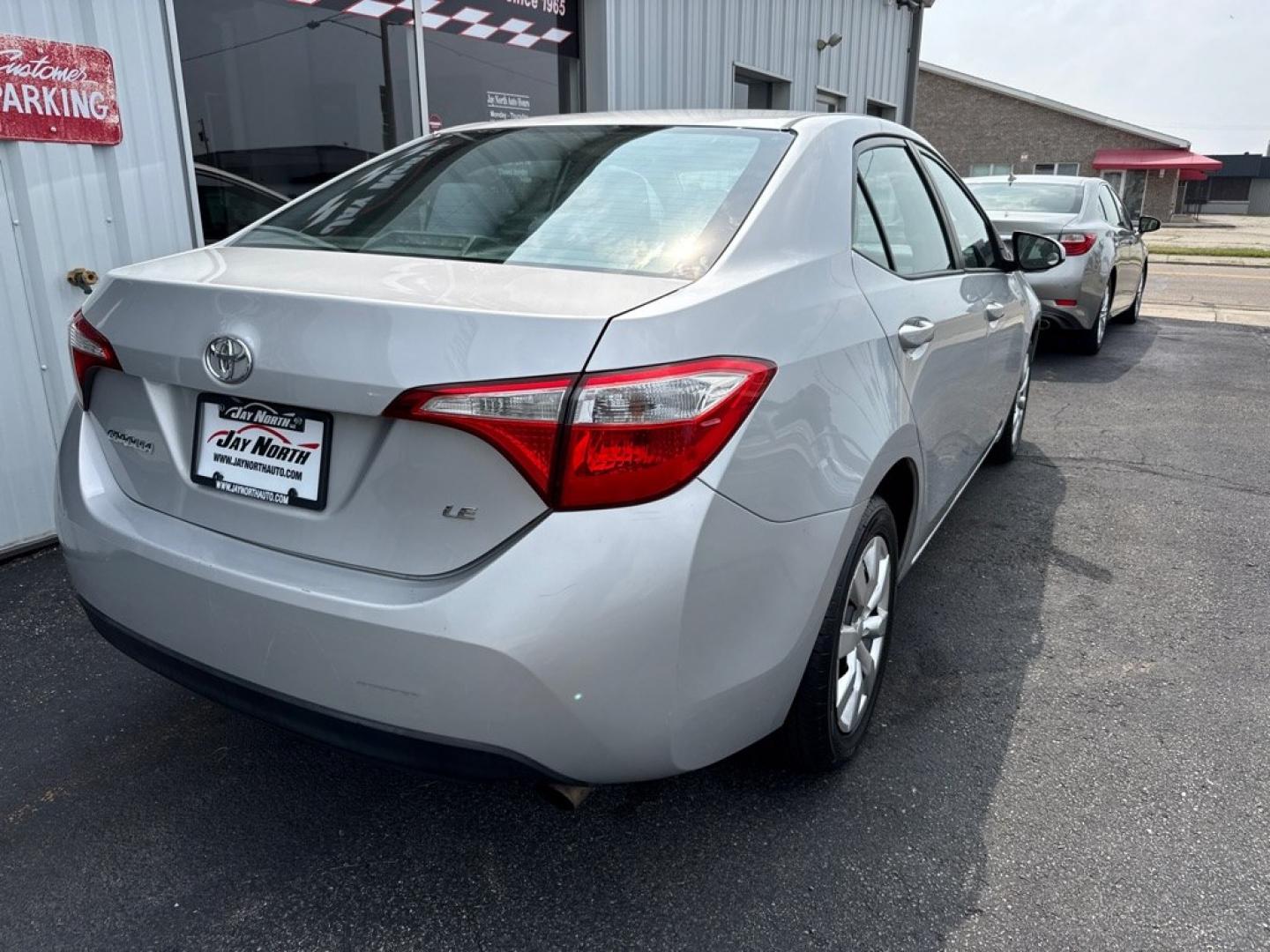 2016 SILVER TOYOTA COROLLA LE (2T1BURHEXGC) with an 1.8L engine, Automatic transmission, located at 501 E. Columbia St., Springfield, OH, 45503, (800) 262-7122, 39.925262, -83.801796 - *** New Tires *** Tune Up *** New Wipers *** Clean CarFax with 19 Service Records *** New Cabin and Air filter *** New Brakes *** New Battery *** Automatic *** LE *** Jay North Auto has offered hand picked vehicles since 1965! Our customer's enjoy a NO pressure buying experience with a small to- Photo#5