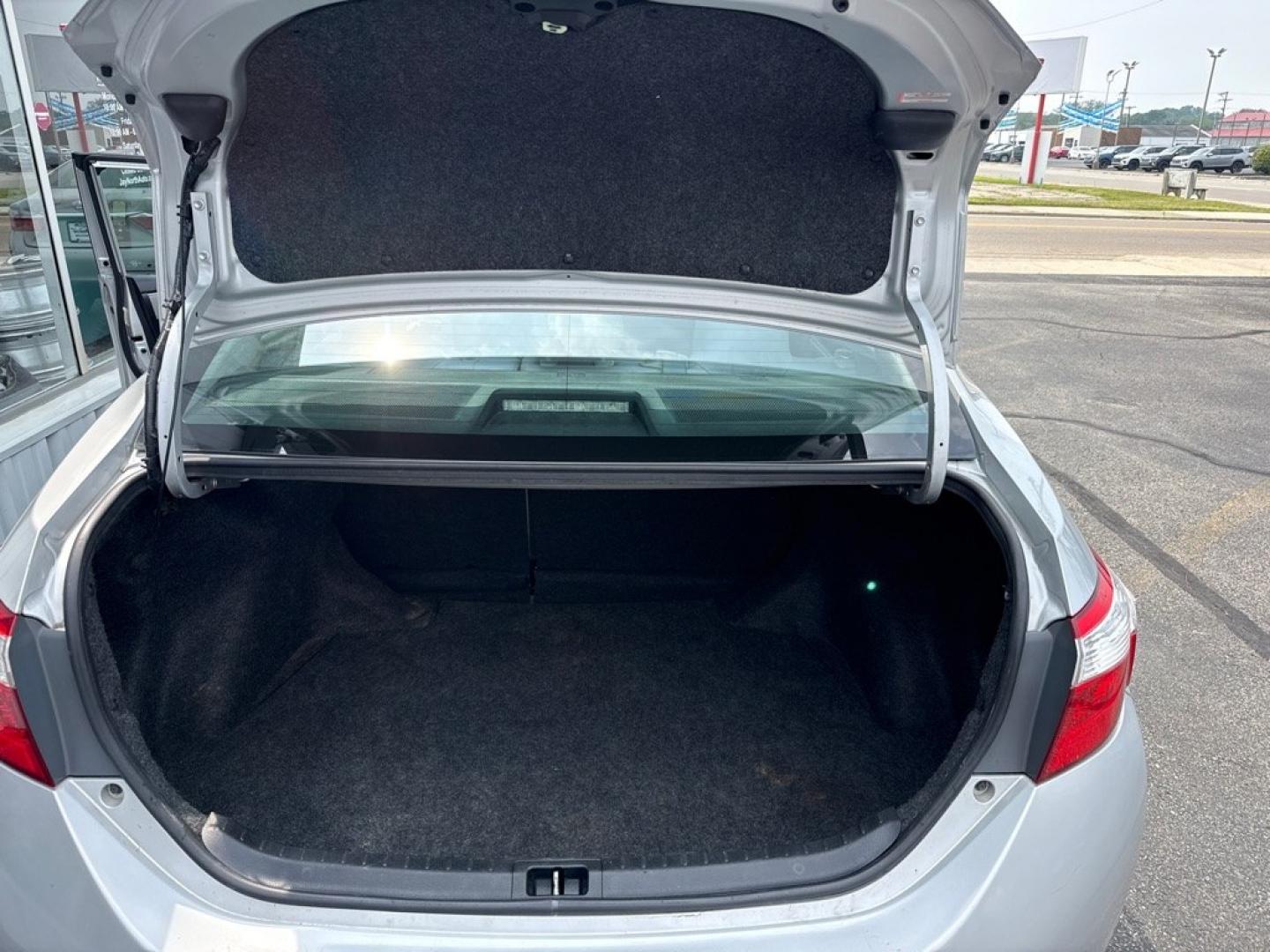 2016 SILVER TOYOTA COROLLA LE (2T1BURHEXGC) with an 1.8L engine, Automatic transmission, located at 501 E. Columbia St., Springfield, OH, 45503, (800) 262-7122, 39.925262, -83.801796 - *** New Tires *** Tune Up *** New Wipers *** Clean CarFax with 19 Service Records *** New Cabin and Air filter *** New Brakes *** New Battery *** Automatic *** LE *** Jay North Auto has offered hand picked vehicles since 1965! Our customer's enjoy a NO pressure buying experience with a small to- Photo#8