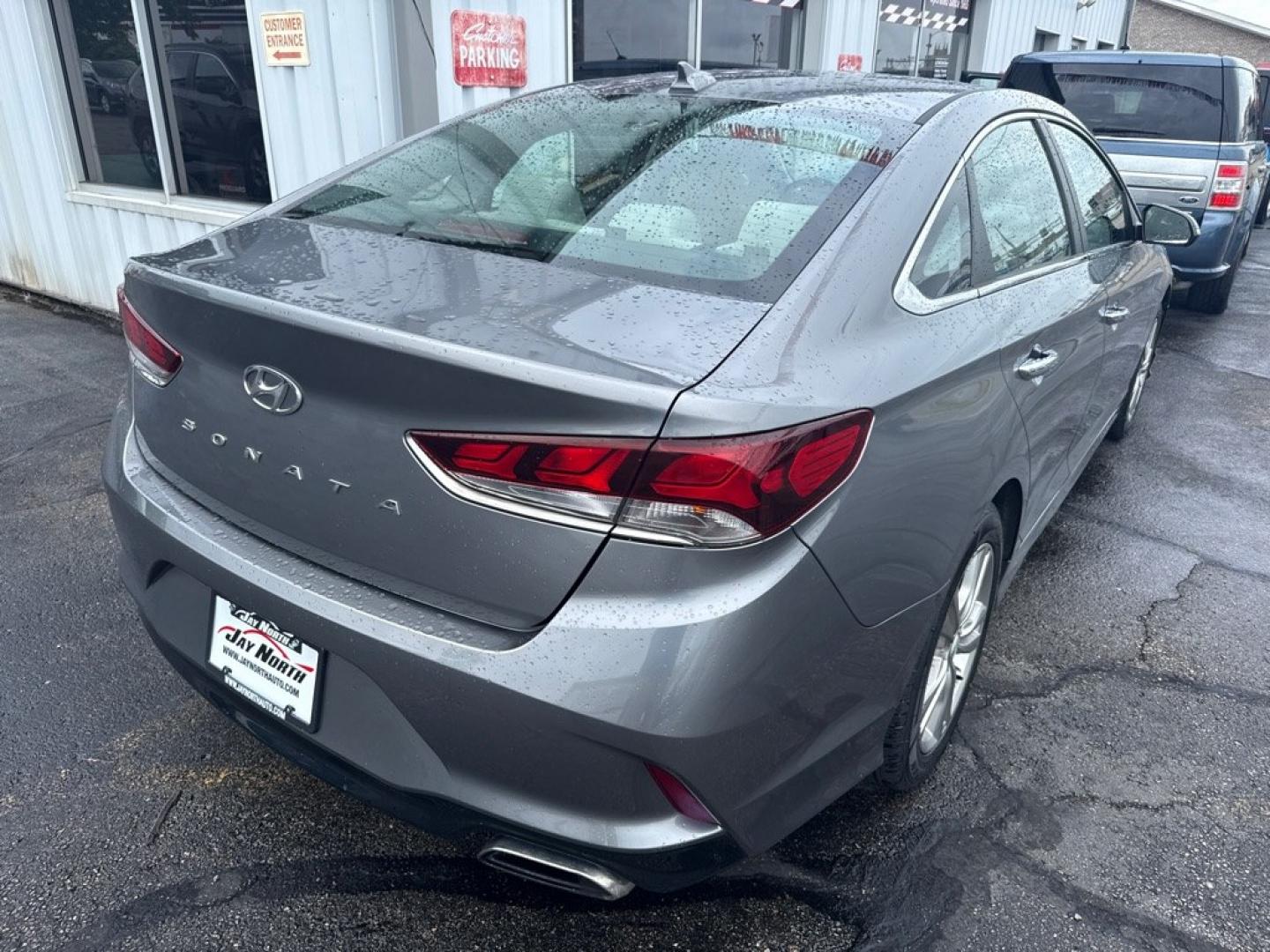 2018 GRAY HYUNDAI SONATA SEL (5NPE34AF4JH) with an 2.4L engine, Automatic transmission, located at 501 E. Columbia St., Springfield, OH, 45503, (800) 262-7122, 39.925262, -83.801796 - *** New Tires *** Clean CarFax w/ 32 Service Records *** Tune Up *** New Oil Pan *** New Valve Cover Gasket *** New Wipers *** Oil Change w/ OEM Filter *** New Cabin and Air Filter *** Apple CarPlay *** Alloy Wheels *** Touchscreen *** Back Up Camera *** Jay North Auto has offered hand picked- Photo#5