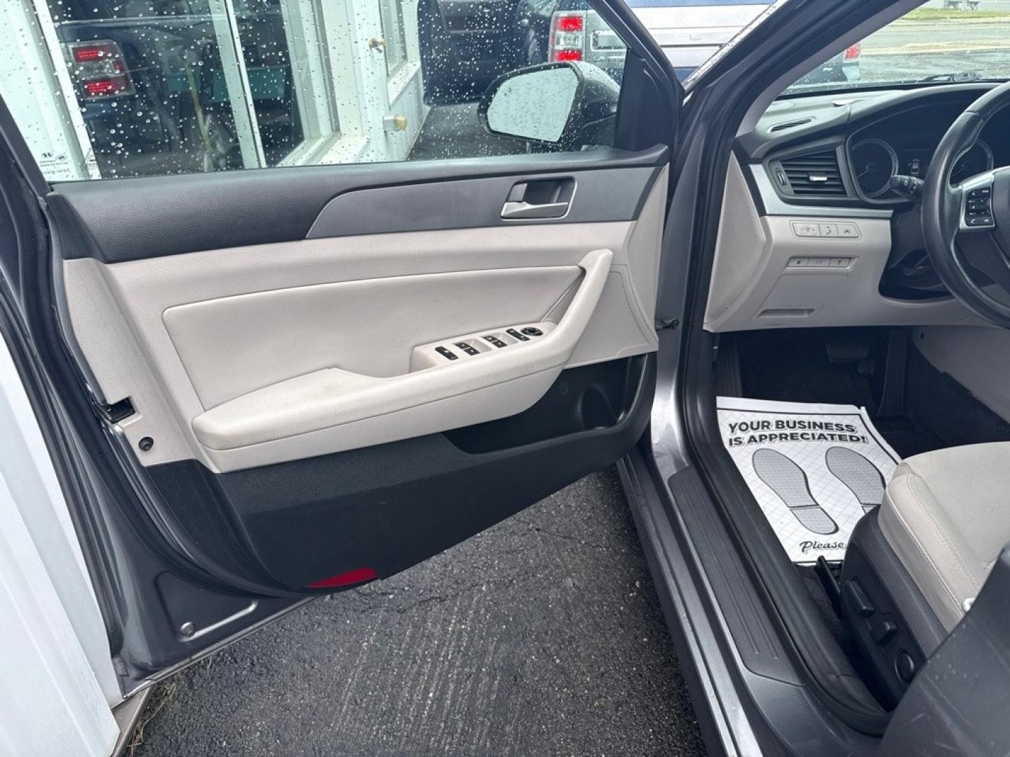 2018 GRAY HYUNDAI SONATA SEL (5NPE34AF4JH) with an 2.4L engine, Automatic transmission, located at 501 E. Columbia St., Springfield, OH, 45503, (800) 262-7122, 39.925262, -83.801796 - *** New Tires *** Clean CarFax w/ 32 Service Records *** Tune Up *** New Oil Pan *** New Valve Cover Gasket *** New Wipers *** Oil Change w/ OEM Filter *** New Cabin and Air Filter *** Apple CarPlay *** Alloy Wheels *** Touchscreen *** Back Up Camera *** Jay North Auto has offered hand picked- Photo#9