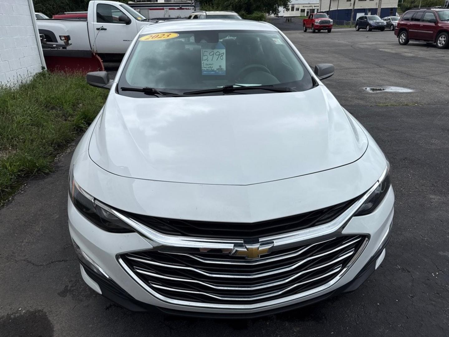 2023 WHITE CHEVROLET MALIBU LS (1G1ZC5ST6PF) with an 1.5L engine, Continuously Variable transmission, located at 501 E. Columbia St., Springfield, OH, 45503, (800) 262-7122, 39.925262, -83.801796 - ***1-Owner***Clean Carfax***LS***Tune Up***New Air Filter***New Cabin Air Filter***Fresh Oil Change***Apple CarPlay***Lane Keep Assist w/ Lane Departure Warning***Forward Collision Alert***35MPG!!!*** Jay North Auto has offered hand picked vehicles since 1965! Our customer's enjoy a NO pressure b- Photo#1