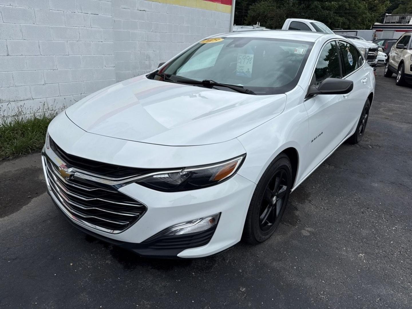 2023 WHITE CHEVROLET MALIBU LS (1G1ZC5ST6PF) with an 1.5L engine, Continuously Variable transmission, located at 501 E. Columbia St., Springfield, OH, 45503, (800) 262-7122, 39.925262, -83.801796 - ***1-Owner***Clean Carfax***LS***Tune Up***New Air Filter***New Cabin Air Filter***Fresh Oil Change***Apple CarPlay***Lane Keep Assist w/ Lane Departure Warning***Forward Collision Alert***35MPG!!!*** Jay North Auto has offered hand picked vehicles since 1965! Our customer's enjoy a NO pressure b- Photo#2