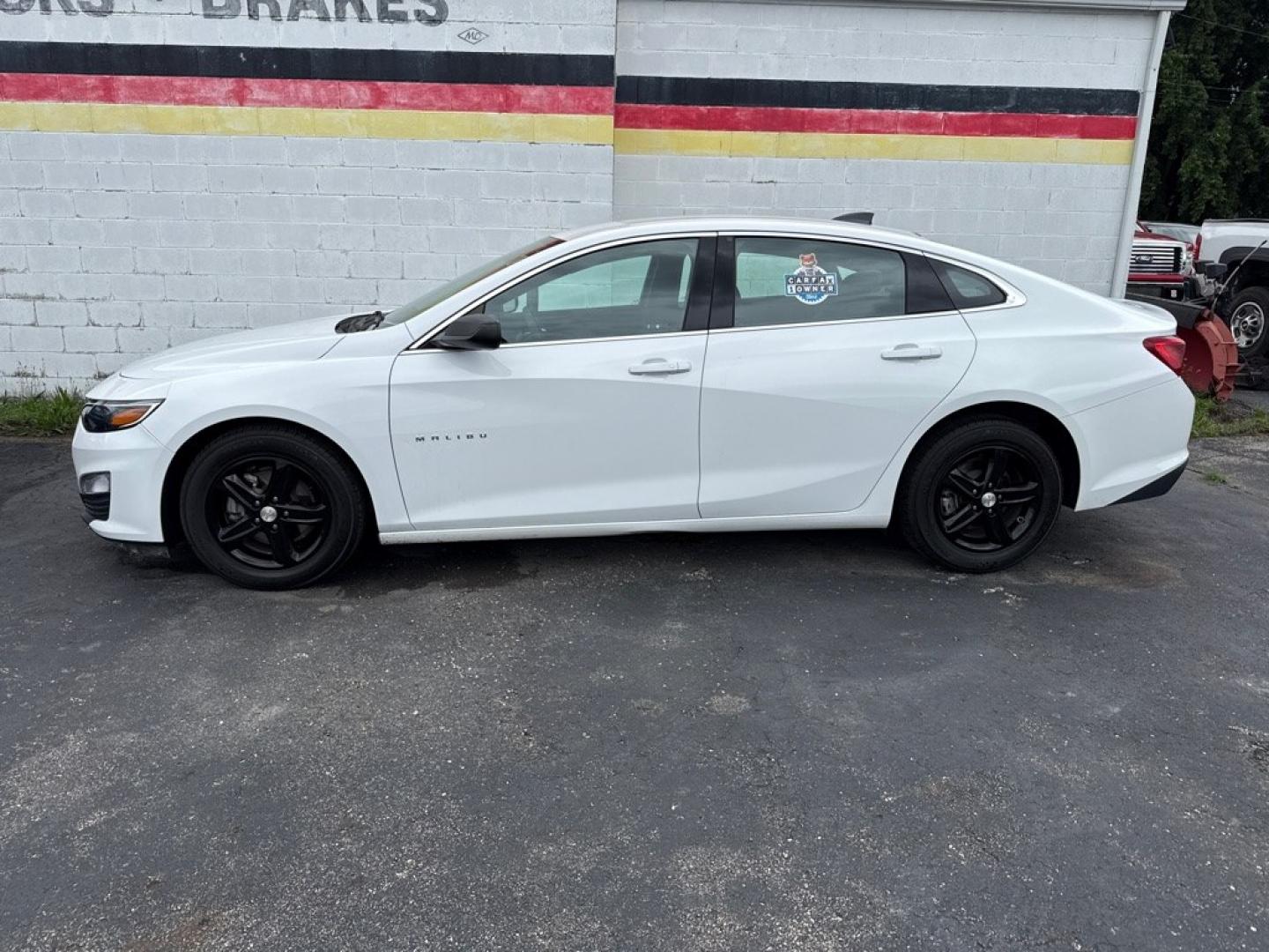 2023 WHITE CHEVROLET MALIBU LS (1G1ZC5ST6PF) with an 1.5L engine, Continuously Variable transmission, located at 501 E. Columbia St., Springfield, OH, 45503, (800) 262-7122, 39.925262, -83.801796 - ***1-Owner***Clean Carfax***LS***Tune Up***New Air Filter***New Cabin Air Filter***Fresh Oil Change***Apple CarPlay***Lane Keep Assist w/ Lane Departure Warning***Forward Collision Alert***35MPG!!!*** Jay North Auto has offered hand picked vehicles since 1965! Our customer's enjoy a NO pressure b- Photo#3