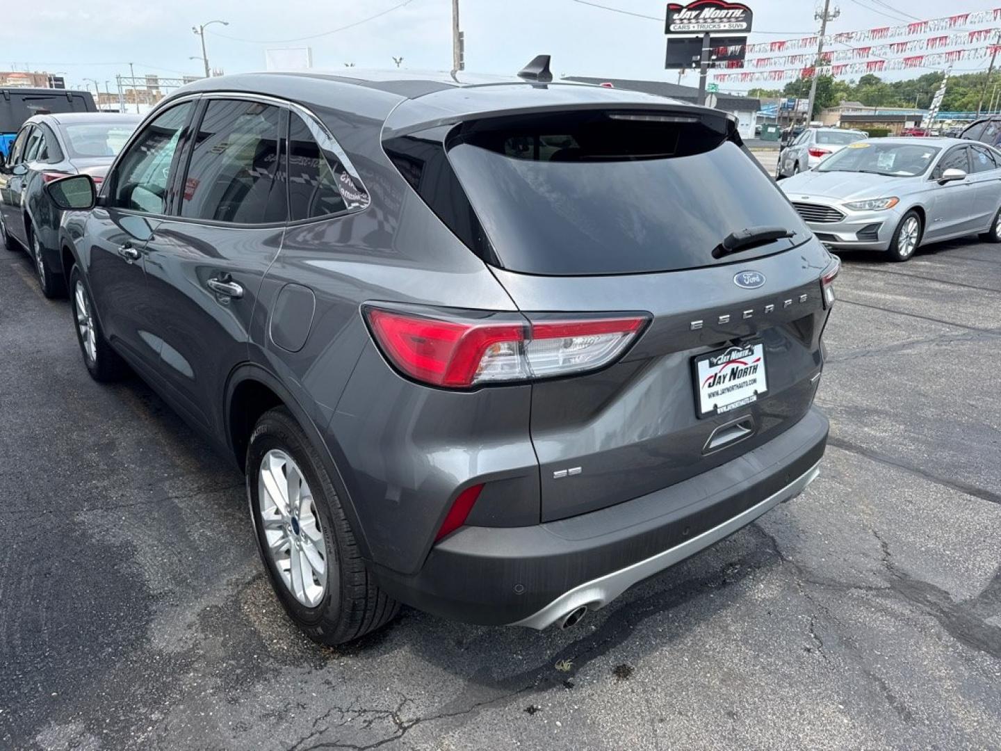 2022 GRAY FORD ESCAPE SE HYBRID (1FMCU9BZ6NU) with an 2.5L engine, Continuously Variable transmission, located at 501 E. Columbia St., Springfield, OH, 45503, (800) 262-7122, 39.925262, -83.801796 - *** Clean CarFax *** Hybrid *** AWD *** Blind Spot *** Back Up Camera *** NICE! *** Jay North Auto has offered hand picked vehicles since 1965! Our customer's enjoy a NO pressure buying experience with a small town feel. We are a preferred dealer for many local credit unions and lenders. Bad c- Photo#2