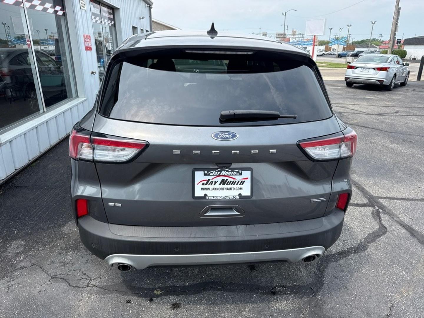 2022 GRAY FORD ESCAPE SE HYBRID (1FMCU9BZ6NU) with an 2.5L engine, Continuously Variable transmission, located at 501 E. Columbia St., Springfield, OH, 45503, (800) 262-7122, 39.925262, -83.801796 - *** Clean CarFax *** Hybrid *** AWD *** Blind Spot *** Back Up Camera *** NICE! *** Jay North Auto has offered hand picked vehicles since 1965! Our customer's enjoy a NO pressure buying experience with a small town feel. We are a preferred dealer for many local credit unions and lenders. Bad c- Photo#3