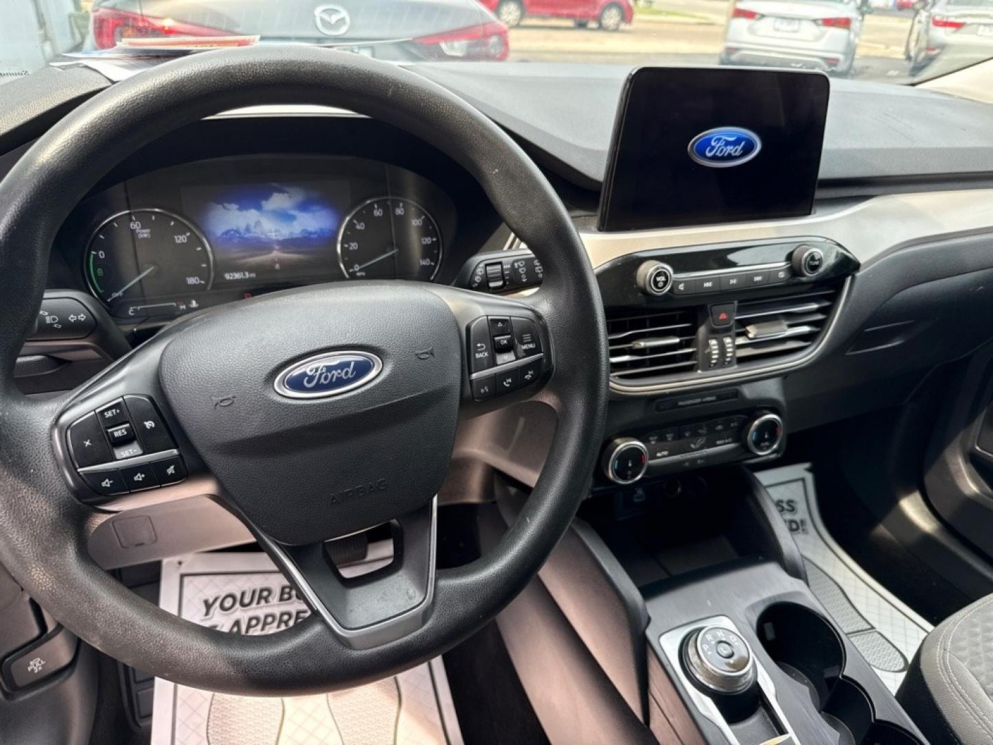 2022 GRAY FORD ESCAPE SE HYBRID (1FMCU9BZ6NU) with an 2.5L engine, Continuously Variable transmission, located at 501 E. Columbia St., Springfield, OH, 45503, (800) 262-7122, 39.925262, -83.801796 - *** Clean CarFax *** Hybrid *** AWD *** Blind Spot *** Back Up Camera *** NICE! *** Jay North Auto has offered hand picked vehicles since 1965! Our customer's enjoy a NO pressure buying experience with a small town feel. We are a preferred dealer for many local credit unions and lenders. Bad c- Photo#9