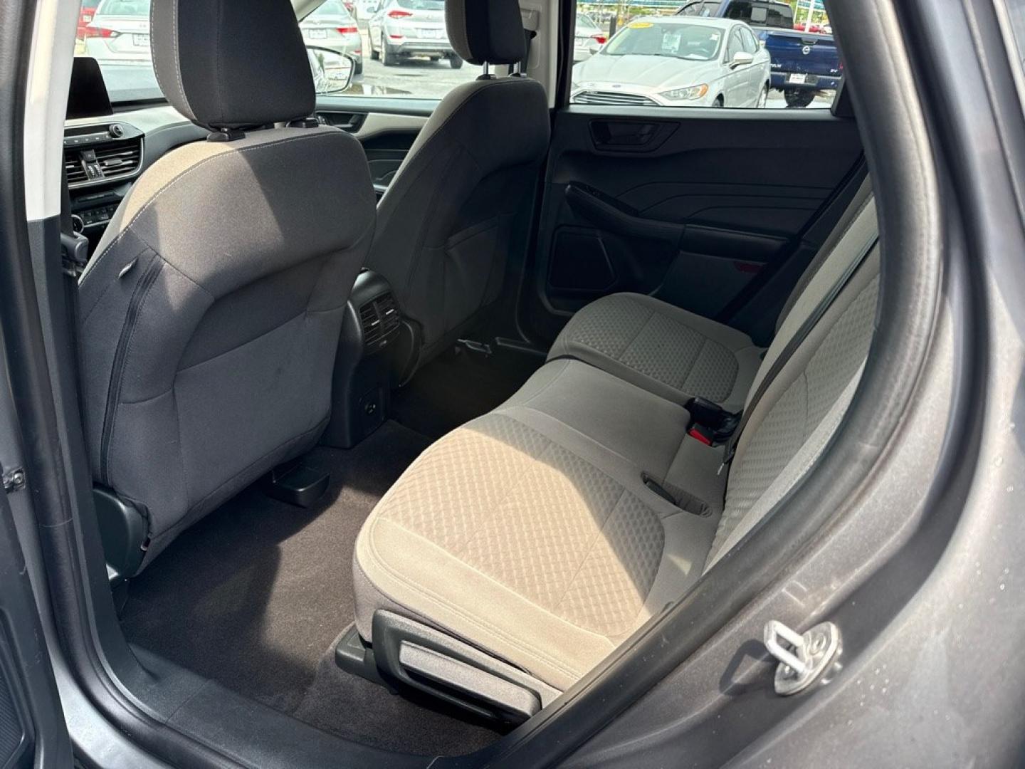 2022 GRAY FORD ESCAPE SE HYBRID (1FMCU9BZ6NU) with an 2.5L engine, Continuously Variable transmission, located at 501 E. Columbia St., Springfield, OH, 45503, (800) 262-7122, 39.925262, -83.801796 - *** Clean CarFax *** Hybrid *** AWD *** Blind Spot *** Back Up Camera *** NICE! *** Jay North Auto has offered hand picked vehicles since 1965! Our customer's enjoy a NO pressure buying experience with a small town feel. We are a preferred dealer for many local credit unions and lenders. Bad c- Photo#11