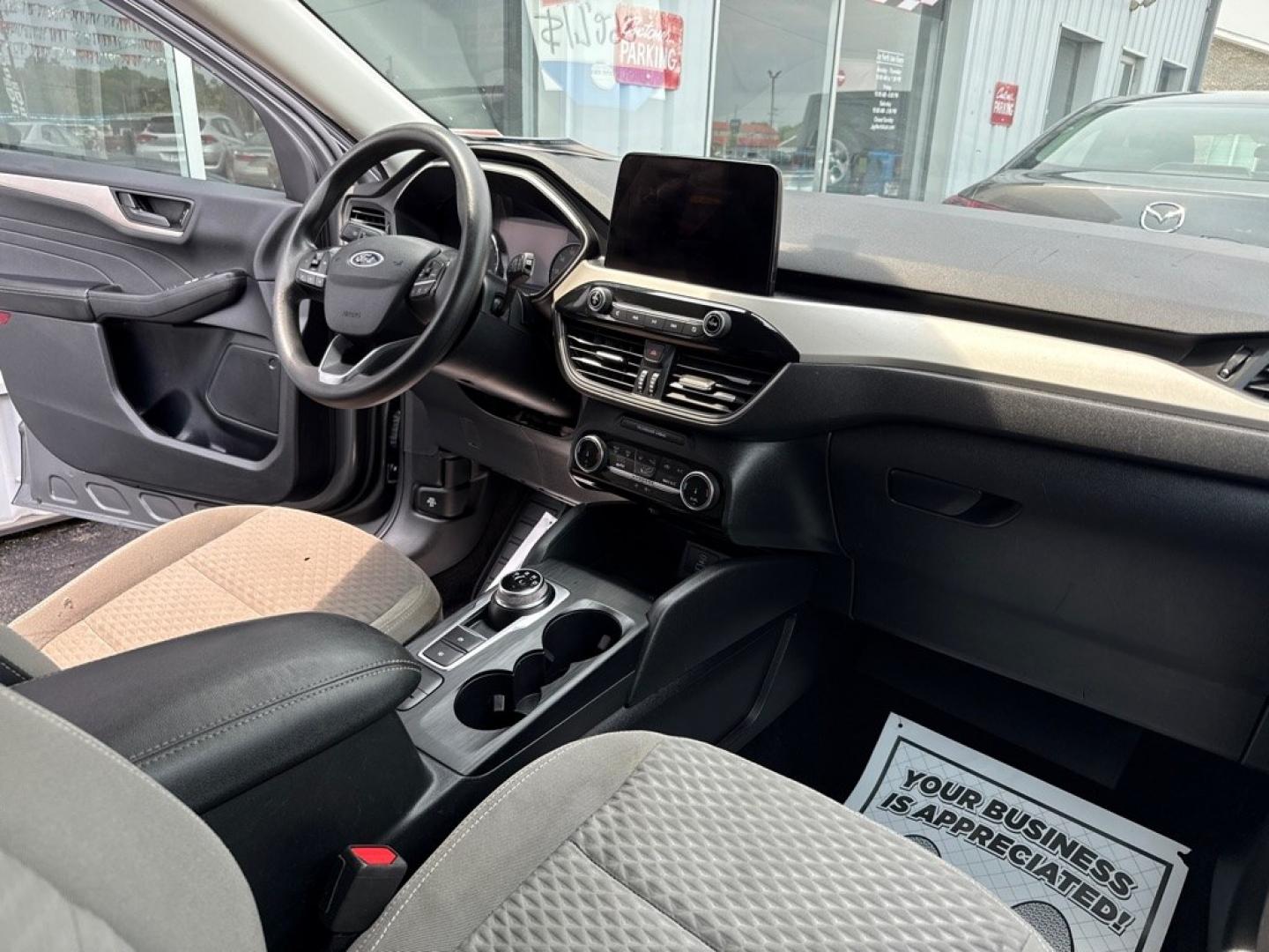 2022 GRAY FORD ESCAPE SE HYBRID (1FMCU9BZ6NU) with an 2.5L engine, Continuously Variable transmission, located at 501 E. Columbia St., Springfield, OH, 45503, (800) 262-7122, 39.925262, -83.801796 - *** Clean CarFax *** Hybrid *** AWD *** Blind Spot *** Back Up Camera *** NICE! *** Jay North Auto has offered hand picked vehicles since 1965! Our customer's enjoy a NO pressure buying experience with a small town feel. We are a preferred dealer for many local credit unions and lenders. Bad c- Photo#14