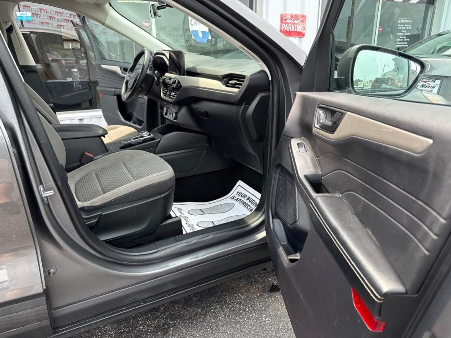 2022 GRAY FORD ESCAPE SE HYBRID (1FMCU9BZ6NU) with an 2.5L engine, Continuously Variable transmission, located at 501 E. Columbia St., Springfield, OH, 45503, (800) 262-7122, 39.925262, -83.801796 - *** Clean CarFax *** Hybrid *** AWD *** Blind Spot *** Back Up Camera *** NICE! *** Jay North Auto has offered hand picked vehicles since 1965! Our customer's enjoy a NO pressure buying experience with a small town feel. We are a preferred dealer for many local credit unions and lenders. Bad c- Photo#15