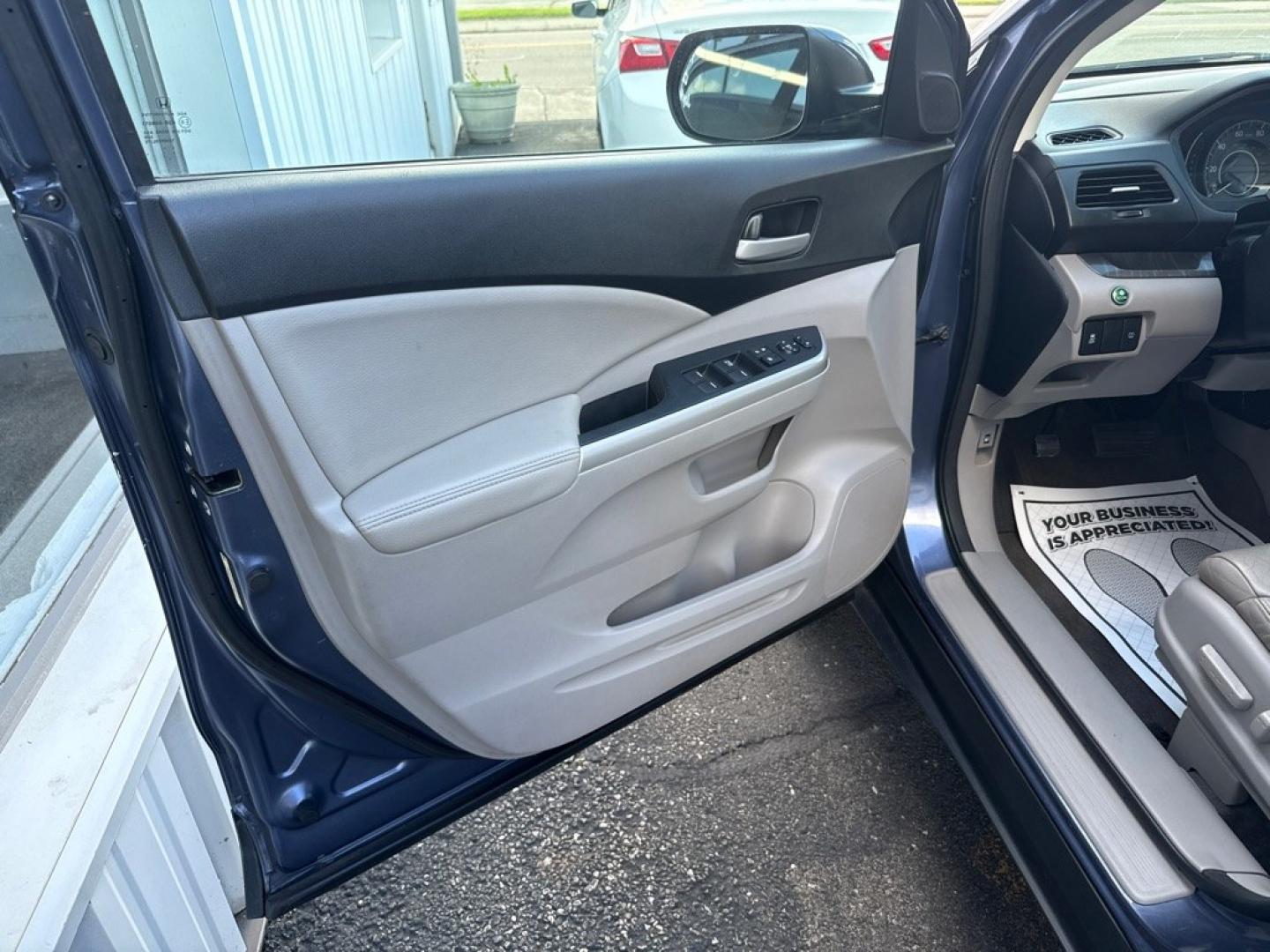 2014 BLUE HONDA CR-V EXL (2HKRM4H7XEH) with an 2.4L engine, Automatic transmission, located at 501 E. Columbia St., Springfield, OH, 45503, (800) 262-7122, 39.925262, -83.801796 - *** EX-L *** AWD *** Leather *** Moonroof *** New Brakes *** New Wipers *** Oil Change *** Inspection *** New Cabin and Air Filter *** Jay North Auto has offered hand picked vehicles since 1965! Our customer's enjoy a NO pressure buying experience with a small town feel. All of our vehicles get- Photo#12