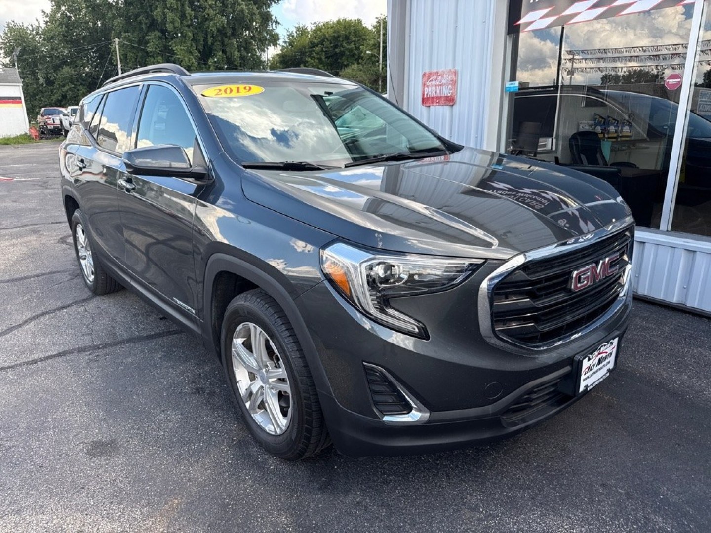 2019 GRAY GMC TERRAIN SLE (3GKALMEV1KL) with an 1.5L engine, Automatic transmission, located at 501 E. Columbia St., Springfield, OH, 45503, (800) 262-7122, 39.925262, -83.801796 - *** SLE *** Remote Start *** FWD *** Jay North Auto has offered hand picked vehicles since 1965! Our customer's enjoy a NO pressure buying experience with a small town feel. We are a preferred dealer for many local credit unions and lenders. Bad credit? No Credit/First time buyer? Open or clos- Photo#0