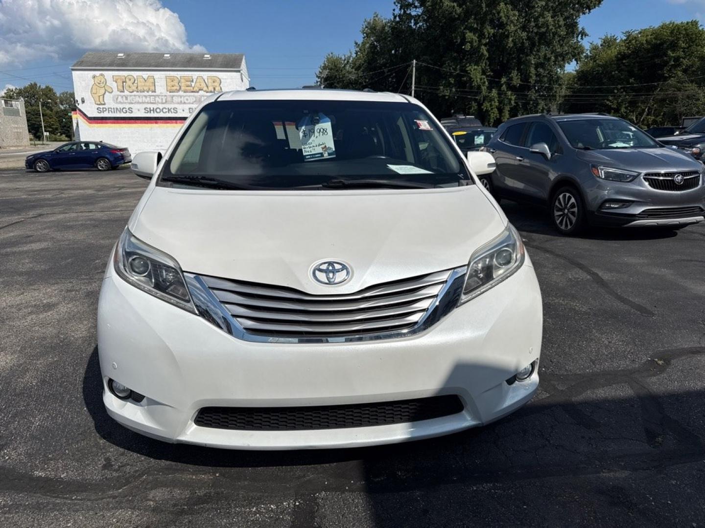 2015 WHITE TOYOTA SIENNA LIMITED PREMIUM (5TDYK3DC9FS) with an 3.5L engine, Automatic transmission, located at 501 E. Columbia St., Springfield, OH, 45503, (800) 262-7122, 39.925262, -83.801796 - *** Limited Premium *** Loaded!! *** New Brakes *** Oil Change *** New Battery *** New Front lower Control Arms *** New Front Struts *** New Rear Shocks *** New Cabin and Air Filter *** New Headlight Ballast and Bulbs *** Leather *** Moonroof *** Loaded *** NICE *** Jay North Auto has offered ha- Photo#1