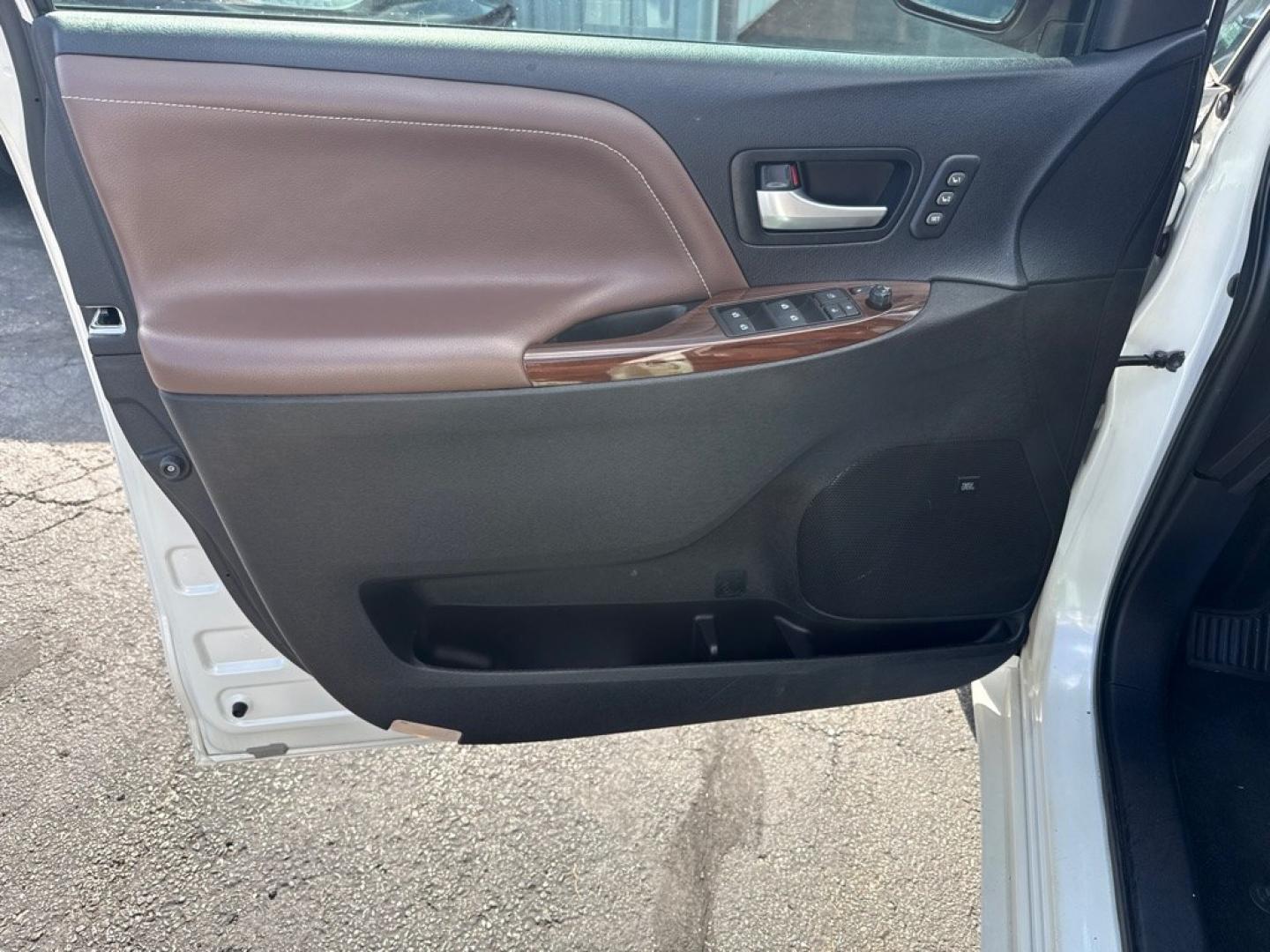 2015 WHITE TOYOTA SIENNA LIMITED PREMIUM (5TDYK3DC9FS) with an 3.5L engine, Automatic transmission, located at 501 E. Columbia St., Springfield, OH, 45503, (800) 262-7122, 39.925262, -83.801796 - *** Limited Premium *** Loaded!! *** New Brakes *** Oil Change *** New Battery *** New Front lower Control Arms *** New Front Struts *** New Rear Shocks *** New Cabin and Air Filter *** New Headlight Ballast and Bulbs *** Leather *** Moonroof *** Loaded *** NICE *** Jay North Auto has offered ha- Photo#13