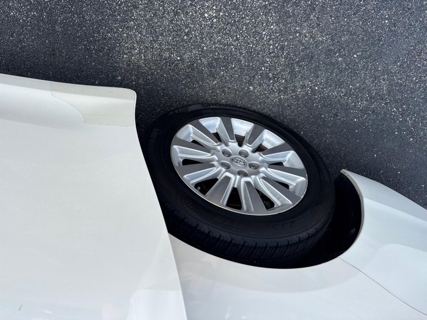 2015 WHITE TOYOTA SIENNA LIMITED PREMIUM (5TDYK3DC9FS) with an 3.5L engine, Automatic transmission, located at 501 E. Columbia St., Springfield, OH, 45503, (800) 262-7122, 39.925262, -83.801796 - *** Limited Premium *** Loaded!! *** New Brakes *** Oil Change *** New Battery *** New Front lower Control Arms *** New Front Struts *** New Rear Shocks *** New Cabin and Air Filter *** New Headlight Ballast and Bulbs *** Leather *** Moonroof *** Loaded *** NICE *** Jay North Auto has offered ha- Photo#20