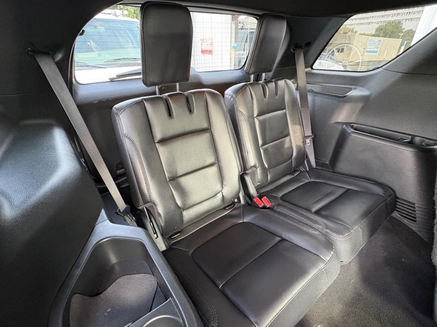2019 WHITE FORD EXPLORER XLT (1FM5K8D83KG) with an 3.5L engine, Automatic transmission, located at 501 E. Columbia St., Springfield, OH, 45503, (800) 262-7122, 39.925262, -83.801796 - ***Clean Carfax***XLT Sport Appearance Package***Heated Leather and Suede Seating***Navigation***Blind Spot***Power Lift Gate***2nd Row Bucket Seats***Heated Steering Wheel***New Tires***All New Brakes***Fresh Oil Change*** Jay North Auto has offered hand picked vehicles since 1965! Our custome- Photo#18