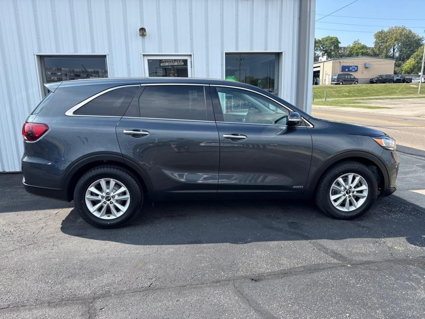 2020 GRAY KIA SORENTO LX (5XYPGDA39LG) with an 2.4L engine, Automatic transmission, located at 501 E. Columbia St., Springfield, OH, 45503, (800) 262-7122, 39.925262, -83.801796 - *** New Tires *** New Lower Control Arms *** New Brakes *** New Wipers *** Oil change and Inspection *** New Cabin and Air filter *** AWD *** All Weather Mats *** Back Up Camera *** Blind Spot *** Jay North Auto has offered hand picked vehicles since 1965! Our customer's enjoy a NO pressure buyi- Photo#7