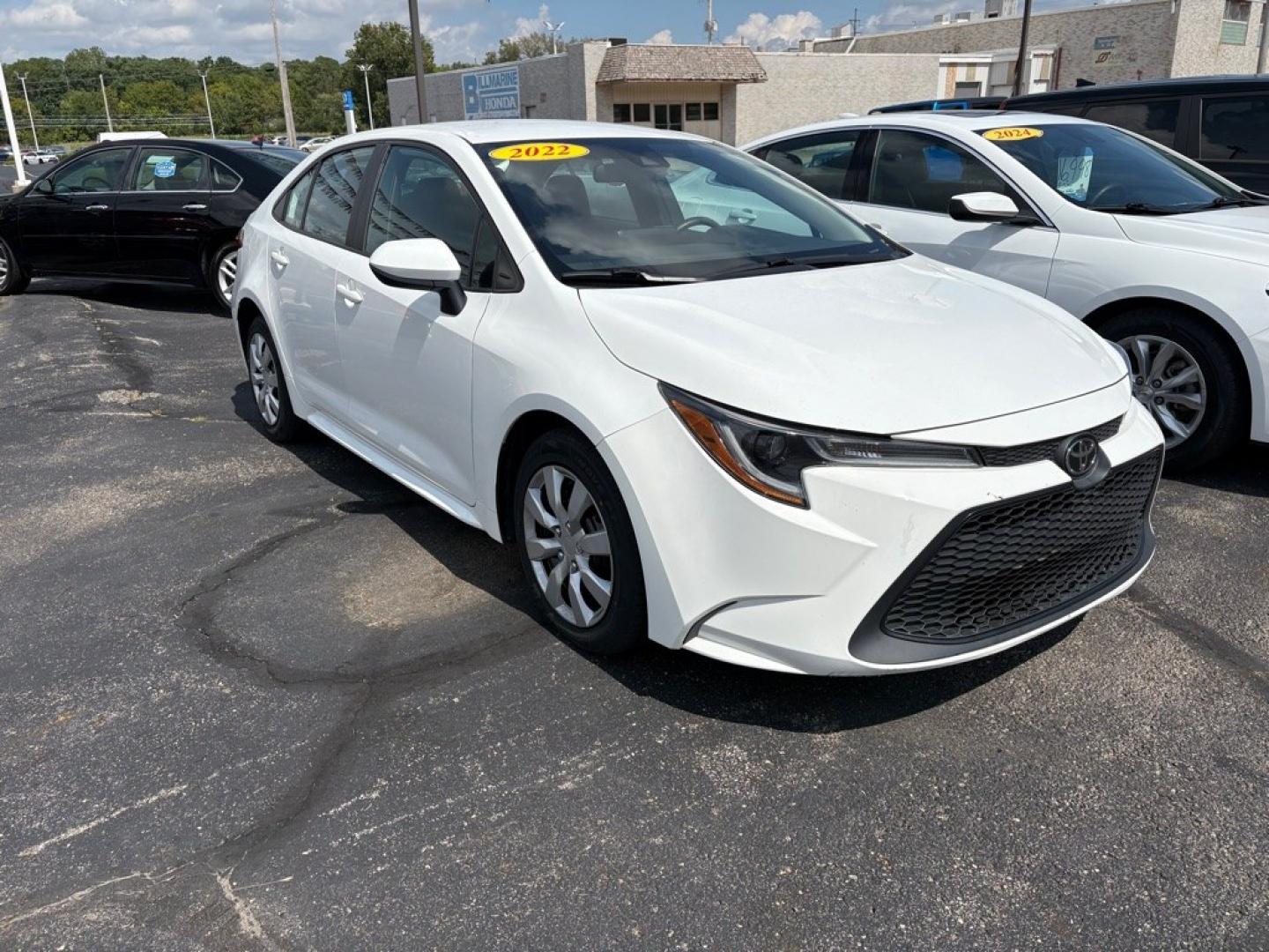 2022 WHITE TOYOTA COROLLA LE (5YFEPMAE5NP) with an 1.8L engine, Continuously Variable transmission, located at 501 E. Columbia St., Springfield, OH, 45503, (800) 262-7122, 39.925262, -83.801796 - *** New Tires *** 1 Owner *** New Brakes *** Oil Change and Inspection *** New Cabin and Air Filter *** Back Up Camera *** Jay North Auto has offered hand picked vehicles since 1965! Our customer's enjoy a NO pressure buying experience with a small town feel. We are a preferred dealer for many- Photo#0