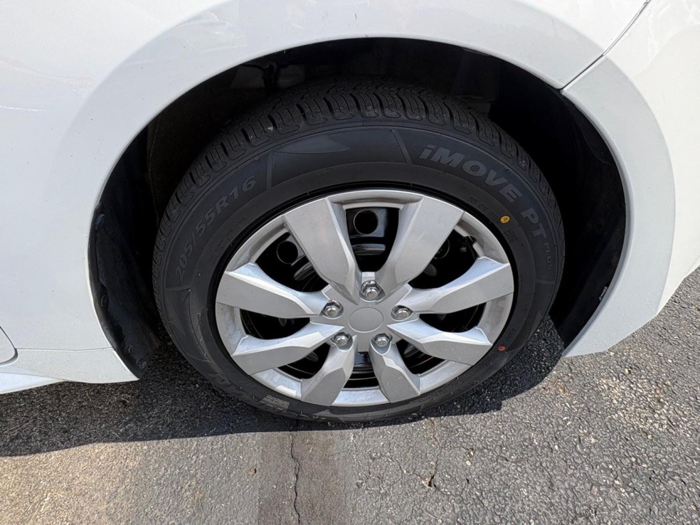 2022 WHITE TOYOTA COROLLA LE (5YFEPMAE5NP) with an 1.8L engine, Continuously Variable transmission, located at 501 E. Columbia St., Springfield, OH, 45503, (800) 262-7122, 39.925262, -83.801796 - *** New Tires *** 1 Owner *** New Brakes *** Oil Change and Inspection *** New Cabin and Air Filter *** Back Up Camera *** Jay North Auto has offered hand picked vehicles since 1965! Our customer's enjoy a NO pressure buying experience with a small town feel. We are a preferred dealer for many- Photo#18