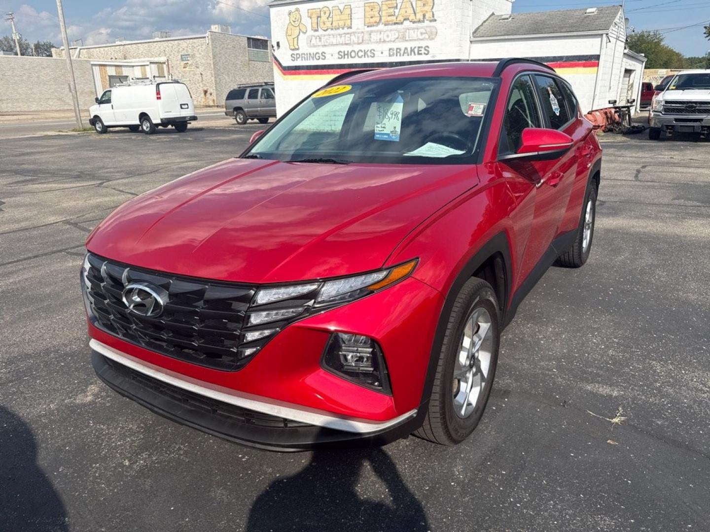 2022 RED HYUNDAI TUCSON SEL (5NMJBCAE2NH) with an 2.5L engine, Automatic transmission, located at 501 E. Columbia St., Springfield, OH, 45503, (800) 262-7122, 39.925262, -83.801796 - *** New Tires *** 1 Owner w/ Clean CarFax *** New Brakes *** Oil Change and Inspection *** New Wipers *** New Cabin and Air filter *** Forward Collision Assist *** Lane Assist *** Blind Spot *** Rear Traffic assist *** Heated Seats *** Apple CarPlay *** SEL *** AWD *** NICE *** Jay North Auto ha- Photo#2