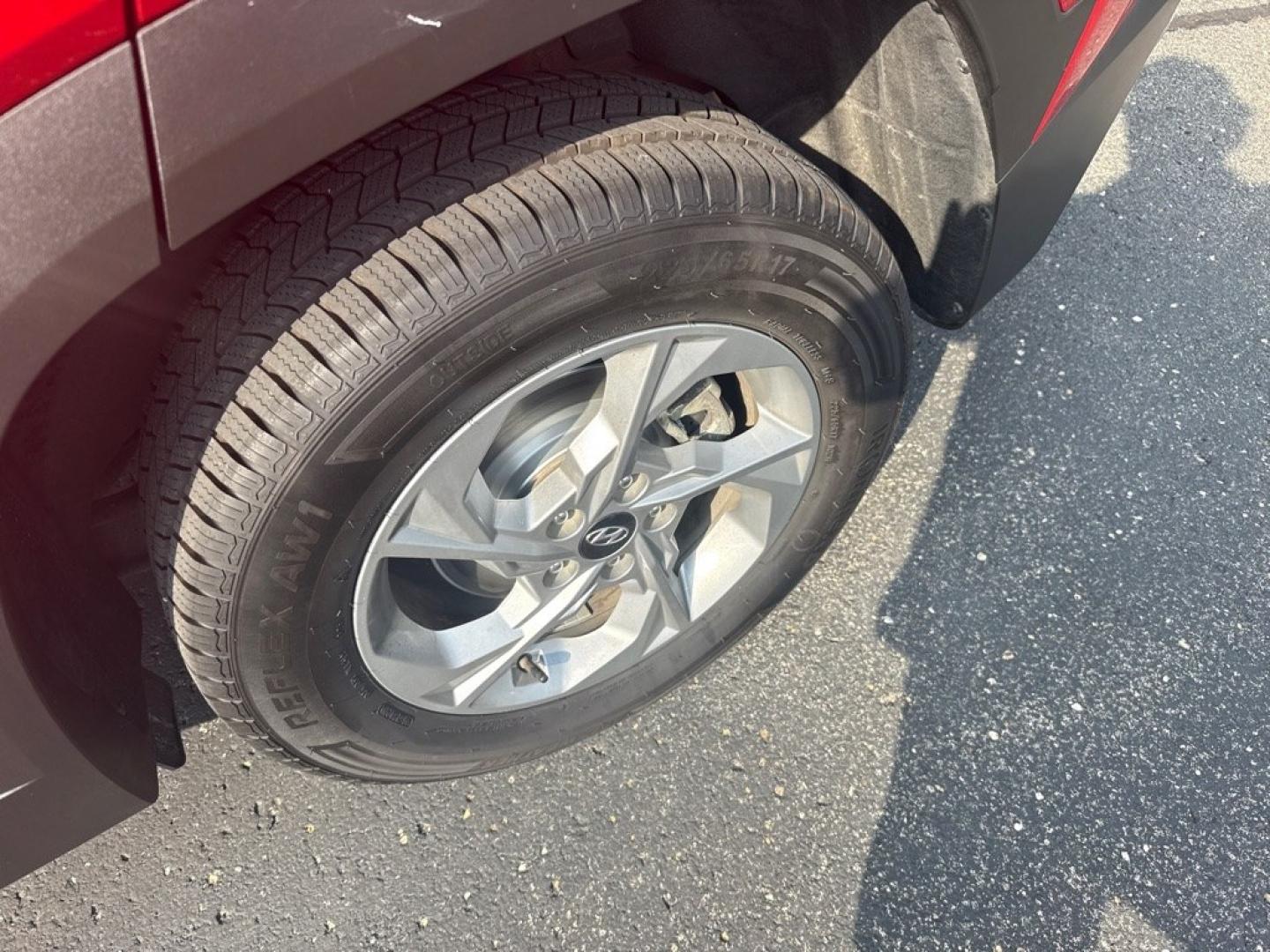 2022 RED HYUNDAI TUCSON SEL (5NMJBCAE2NH) with an 2.5L engine, Automatic transmission, located at 501 E. Columbia St., Springfield, OH, 45503, (800) 262-7122, 39.925262, -83.801796 - *** New Tires *** 1 Owner w/ Clean CarFax *** New Brakes *** Oil Change and Inspection *** New Wipers *** New Cabin and Air filter *** Forward Collision Assist *** Lane Assist *** Blind Spot *** Rear Traffic assist *** Heated Seats *** Apple CarPlay *** SEL *** AWD *** NICE *** Jay North Auto ha- Photo#4