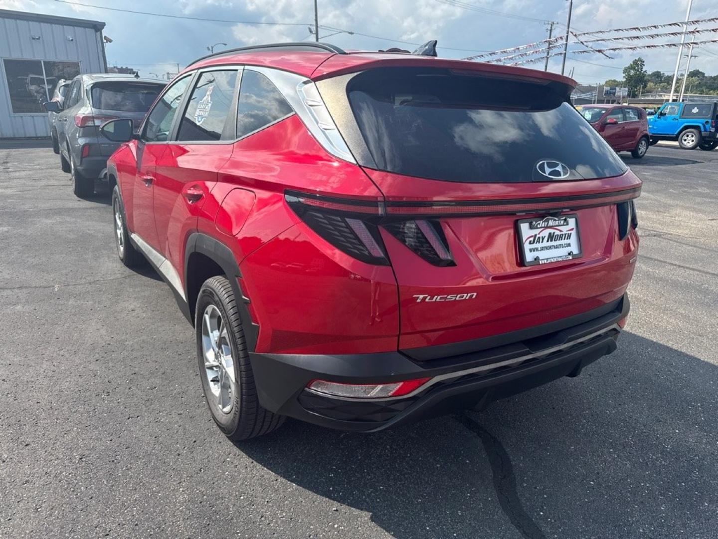 2022 RED HYUNDAI TUCSON SEL (5NMJBCAE2NH) with an 2.5L engine, Automatic transmission, located at 501 E. Columbia St., Springfield, OH, 45503, (800) 262-7122, 39.925262, -83.801796 - *** New Tires *** 1 Owner w/ Clean CarFax *** New Brakes *** Oil Change and Inspection *** New Wipers *** New Cabin and Air filter *** Forward Collision Assist *** Lane Assist *** Blind Spot *** Rear Traffic assist *** Heated Seats *** Apple CarPlay *** SEL *** AWD *** NICE *** Jay North Auto ha- Photo#5