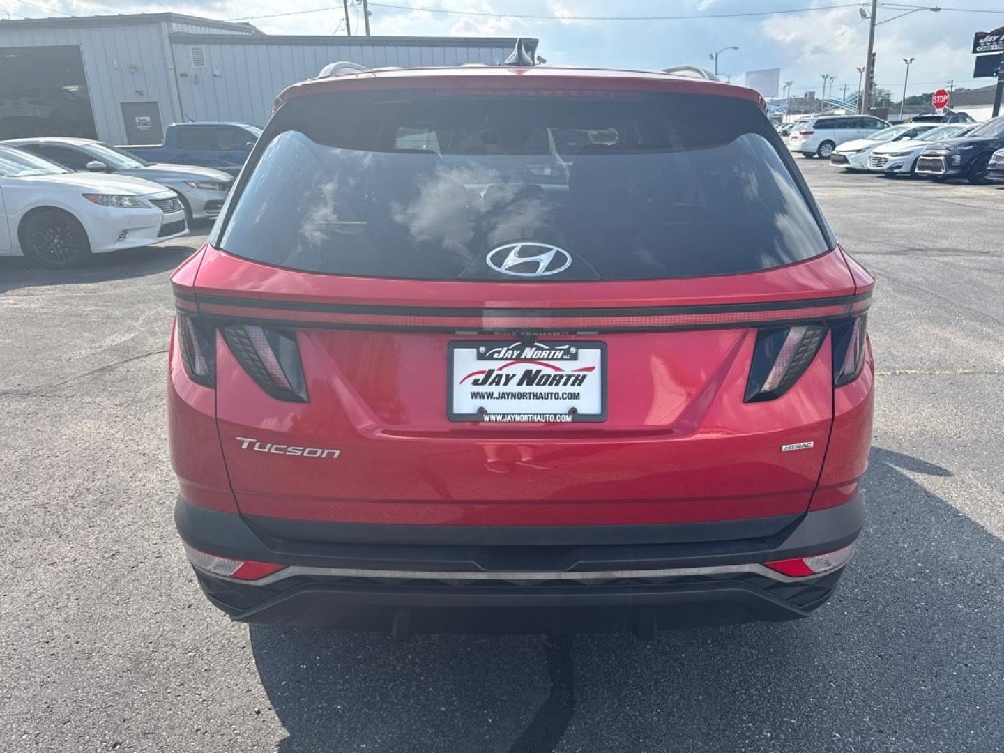 2022 RED HYUNDAI TUCSON SEL (5NMJBCAE2NH) with an 2.5L engine, Automatic transmission, located at 501 E. Columbia St., Springfield, OH, 45503, (800) 262-7122, 39.925262, -83.801796 - *** New Tires *** 1 Owner w/ Clean CarFax *** New Brakes *** Oil Change and Inspection *** New Wipers *** New Cabin and Air filter *** Forward Collision Assist *** Lane Assist *** Blind Spot *** Rear Traffic assist *** Heated Seats *** Apple CarPlay *** SEL *** AWD *** NICE *** Jay North Auto ha- Photo#6