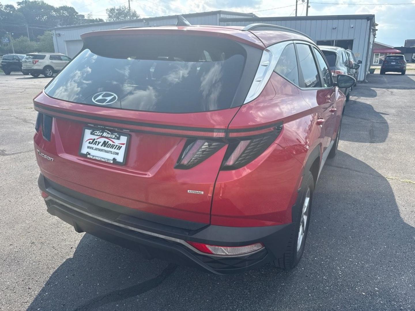 2022 RED HYUNDAI TUCSON SEL (5NMJBCAE2NH) with an 2.5L engine, Automatic transmission, located at 501 E. Columbia St., Springfield, OH, 45503, (800) 262-7122, 39.925262, -83.801796 - *** New Tires *** 1 Owner w/ Clean CarFax *** New Brakes *** Oil Change and Inspection *** New Wipers *** New Cabin and Air filter *** Forward Collision Assist *** Lane Assist *** Blind Spot *** Rear Traffic assist *** Heated Seats *** Apple CarPlay *** SEL *** AWD *** NICE *** Jay North Auto ha- Photo#7