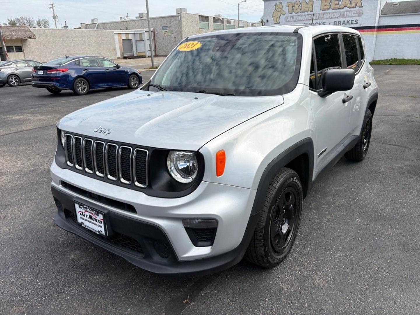2021 SILVER JEEP RENEGADE SPORT (ZACNJCAB2MP) with an 2.4L engine, Automatic transmission, located at 501 E. Columbia St., Springfield, OH, 45503, (800) 262-7122, 39.925262, -83.801796 - ***Clean Carfax***Sport***FWD***Lane-Departure Warn, Blind Spot, Cross-Path Detection, and Forwand Collison Warning***Apple and Android Auto***New Air Filter, Cabin Air Filter, Wiper Blades, and Sway Bar Links***New Front and Rear Brake Pads and Rotors*** Jay North Auto has offered hand picked- Photo#5