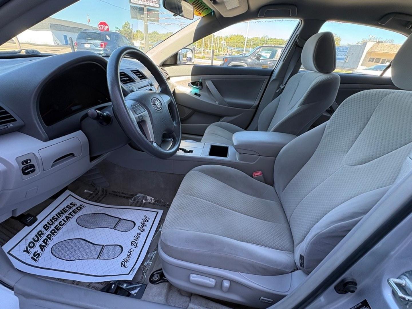 2009 SILVER TOYOTA CAMRY LE (4T1BE46K69U) with an 2.4L engine, Automatic transmission, located at 501 E. Columbia St., Springfield, OH, 45503, (800) 262-7122, 39.925262, -83.801796 - ***Clean Carfax***2-Owner***LE***2.4L***New Tires***All New Brake Pads and Rotors***Fresh Oil Change**** Jay North Auto has offered hand picked vehicles since 1965! Our customer's enjoy a NO pressure buying experience with a small town feel. We are a preferred dealer for many local credit uni- Photo#8