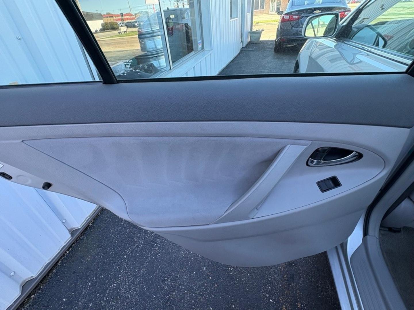 2009 SILVER TOYOTA CAMRY LE (4T1BE46K69U) with an 2.4L engine, Automatic transmission, located at 501 E. Columbia St., Springfield, OH, 45503, (800) 262-7122, 39.925262, -83.801796 - ***Clean Carfax***2-Owner***LE***2.4L***New Tires***All New Brake Pads and Rotors***Fresh Oil Change**** Jay North Auto has offered hand picked vehicles since 1965! Our customer's enjoy a NO pressure buying experience with a small town feel. We are a preferred dealer for many local credit uni- Photo#11