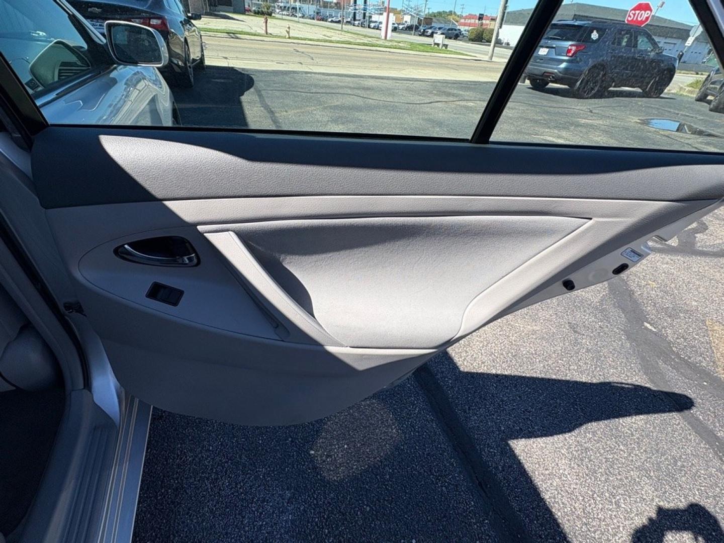 2009 SILVER TOYOTA CAMRY LE (4T1BE46K69U) with an 2.4L engine, Automatic transmission, located at 501 E. Columbia St., Springfield, OH, 45503, (800) 262-7122, 39.925262, -83.801796 - ***Clean Carfax***2-Owner***LE***2.4L***New Tires***All New Brake Pads and Rotors***Fresh Oil Change**** Jay North Auto has offered hand picked vehicles since 1965! Our customer's enjoy a NO pressure buying experience with a small town feel. We are a preferred dealer for many local credit uni- Photo#14