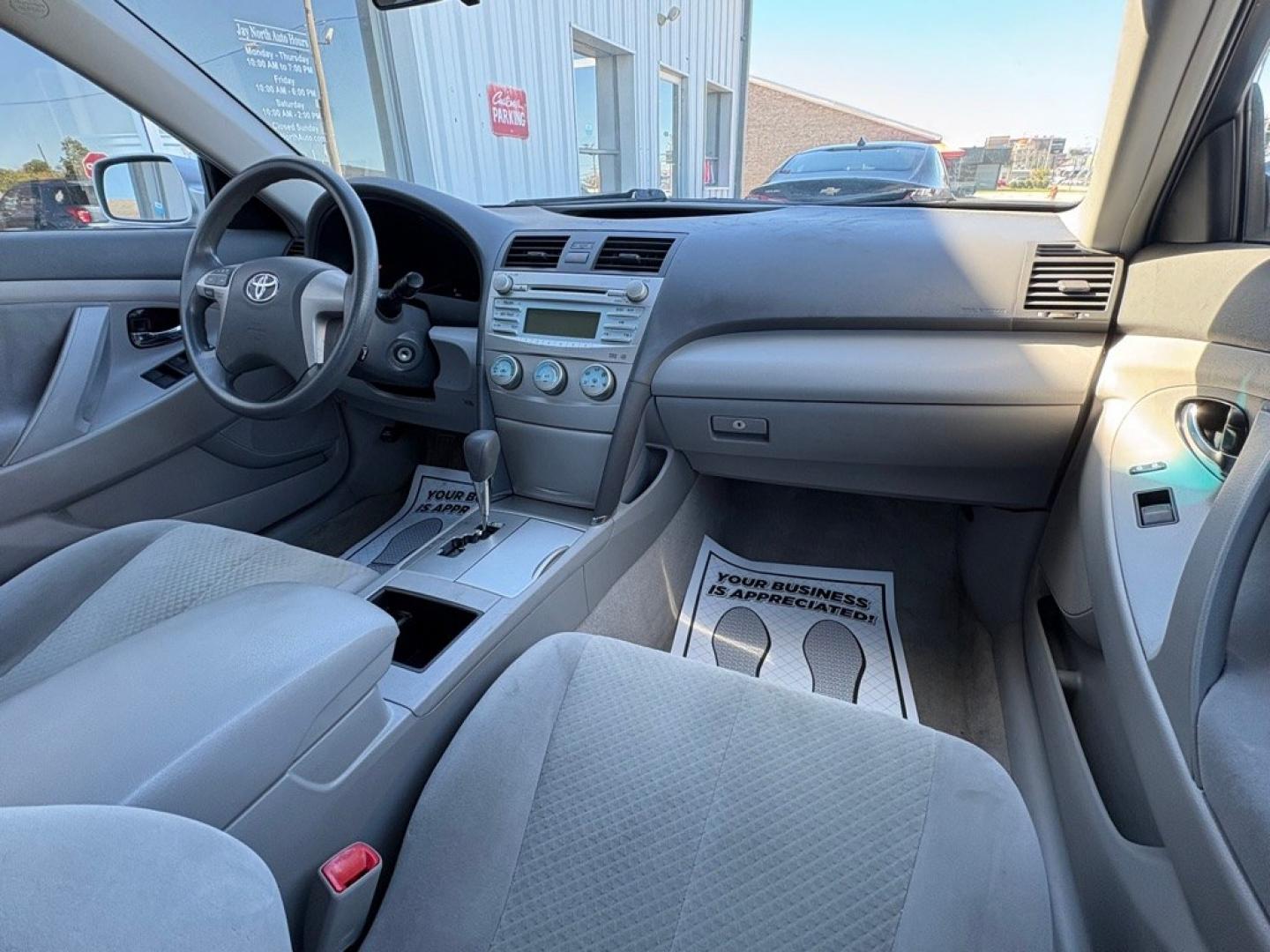 2009 SILVER TOYOTA CAMRY LE (4T1BE46K69U) with an 2.4L engine, Automatic transmission, located at 501 E. Columbia St., Springfield, OH, 45503, (800) 262-7122, 39.925262, -83.801796 - ***Clean Carfax***2-Owner***LE***2.4L***New Tires***All New Brake Pads and Rotors***Fresh Oil Change**** Jay North Auto has offered hand picked vehicles since 1965! Our customer's enjoy a NO pressure buying experience with a small town feel. We are a preferred dealer for many local credit uni- Photo#18