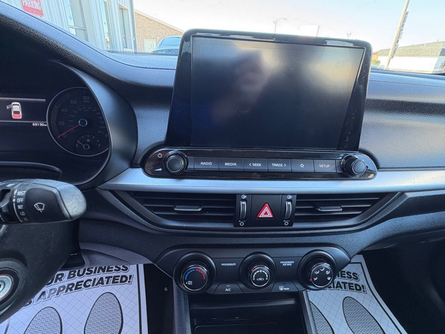 2022 WHITE KIA FORTE LXS (3KPF24AD4NE) with an 2.0L engine, Continuously Variable transmission, located at 501 E. Columbia St., Springfield, OH, 45503, (800) 262-7122, 39.925262, -83.801796 - *** New Tires *** New Brakes *** New Cabin and Air filter *** Oil Change *** New Wipers *** KIA DRIVE WISE DRIVER-ASSIST TECHNOLOGY Forward Collision Warning Forward Collision-Avoidance Assist - Pedestrian Lane Departure Warning Lane Following Assist Lane Keeping Assist Driver Attention Wa- Photo#8