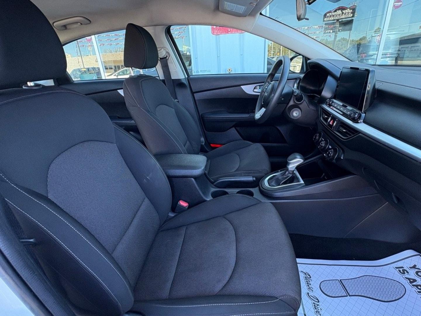 2022 WHITE KIA FORTE LXS (3KPF24AD4NE) with an 2.0L engine, Continuously Variable transmission, located at 501 E. Columbia St., Springfield, OH, 45503, (800) 262-7122, 39.925262, -83.801796 - *** New Tires *** New Brakes *** New Cabin and Air filter *** Oil Change *** New Wipers *** KIA DRIVE WISE DRIVER-ASSIST TECHNOLOGY Forward Collision Warning Forward Collision-Avoidance Assist - Pedestrian Lane Departure Warning Lane Following Assist Lane Keeping Assist Driver Attention Wa- Photo#16