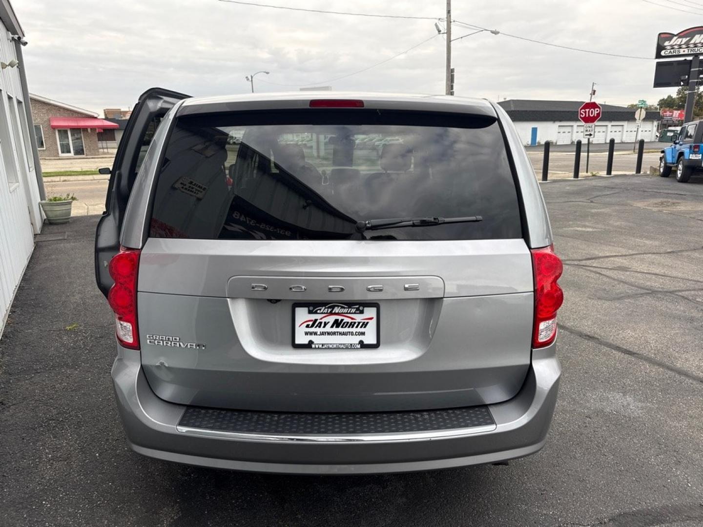 2020 GRAY DODGE GRAND CARAVAN SE (2C4RDGBG1LR) with an 3.6L engine, Automatic transmission, located at 501 E. Columbia St., Springfield, OH, 45503, (800) 262-7122, 39.925262, -83.801796 - **2020 Dodge Grand Caravan SE - 1 Owner, Clean CARFAX and New Brakes!** Check out this 2020 Dodge Grand Caravan SE! Powered by a strong **3.6L V6 engine**, this spacious minivan offers comfort, versatility, and plenty of room for the whole family! **Features and Highlights:** - 1 Owner a- Photo#3