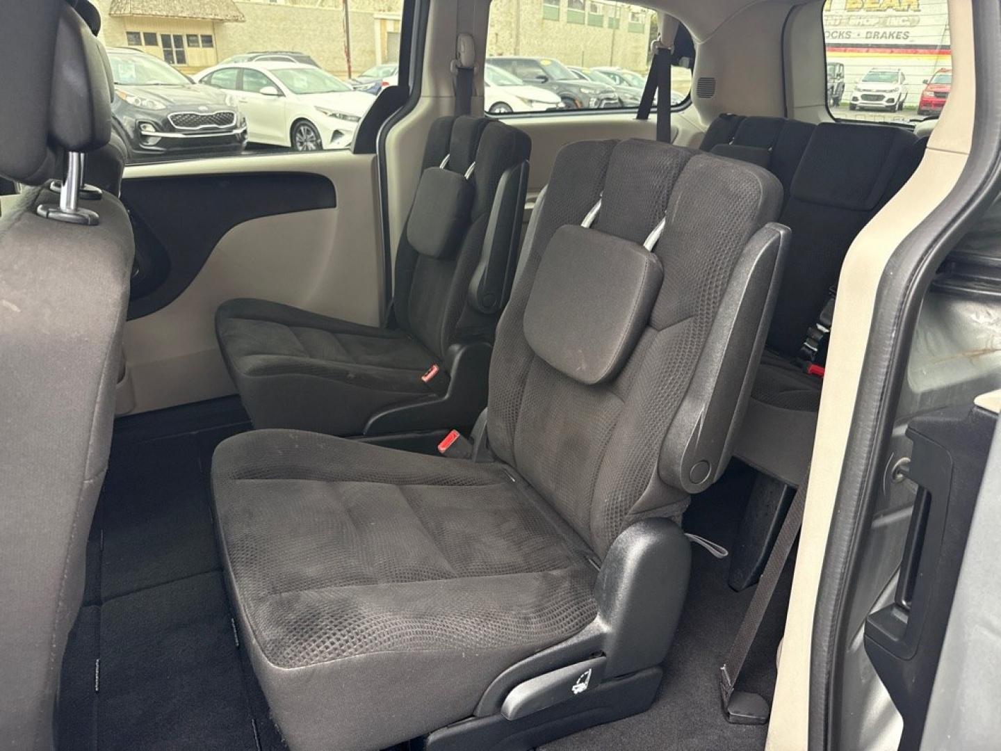 2020 GRAY DODGE GRAND CARAVAN SE (2C4RDGBG1LR) with an 3.6L engine, Automatic transmission, located at 501 E. Columbia St., Springfield, OH, 45503, (800) 262-7122, 39.925262, -83.801796 - **2020 Dodge Grand Caravan SE - 1 Owner, Clean CARFAX and New Brakes!** Check out this 2020 Dodge Grand Caravan SE! Powered by a strong **3.6L V6 engine**, this spacious minivan offers comfort, versatility, and plenty of room for the whole family! **Features and Highlights:** - 1 Owner a- Photo#8