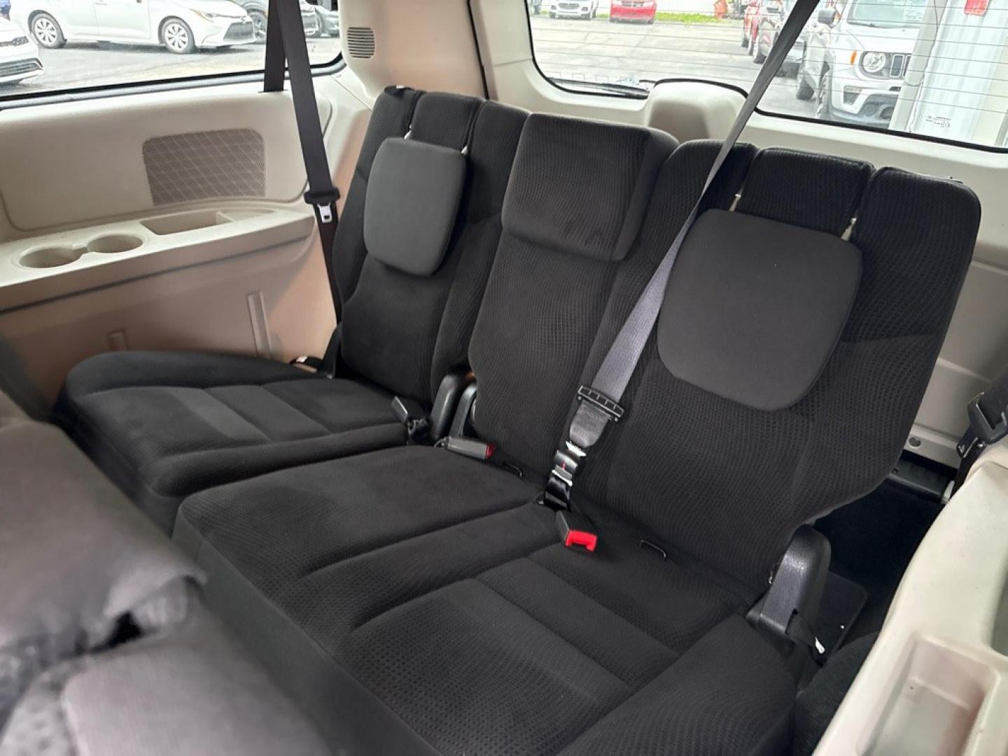 2020 GRAY DODGE GRAND CARAVAN SE (2C4RDGBG1LR) with an 3.6L engine, Automatic transmission, located at 501 E. Columbia St., Springfield, OH, 45503, (800) 262-7122, 39.925262, -83.801796 - **2020 Dodge Grand Caravan SE - 1 Owner, Clean CARFAX and New Brakes!** Check out this 2020 Dodge Grand Caravan SE! Powered by a strong **3.6L V6 engine**, this spacious minivan offers comfort, versatility, and plenty of room for the whole family! **Features and Highlights:** - 1 Owner a- Photo#9