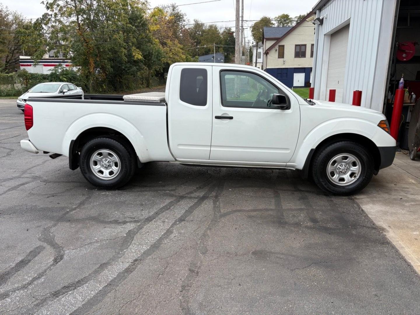 2021 WHITE NISSAN FRONTIER S (1N6ED0CE3MN) with an 3.8L engine, Automatic transmission, located at 501 E. Columbia St., Springfield, OH, 45503, (800) 262-7122, 39.925262, -83.801796 - ***Clean Carfax***EXT Cab***S***3.8L V6***New Tires***All New Brake Pads and Rotors***Fresh Oil Change*** Jay North Auto has offered hand picked vehicles since 1965! Our customer's enjoy a NO pressure buying experience with a small town feel. We are a preferred dealer for many local credit un- Photo#1