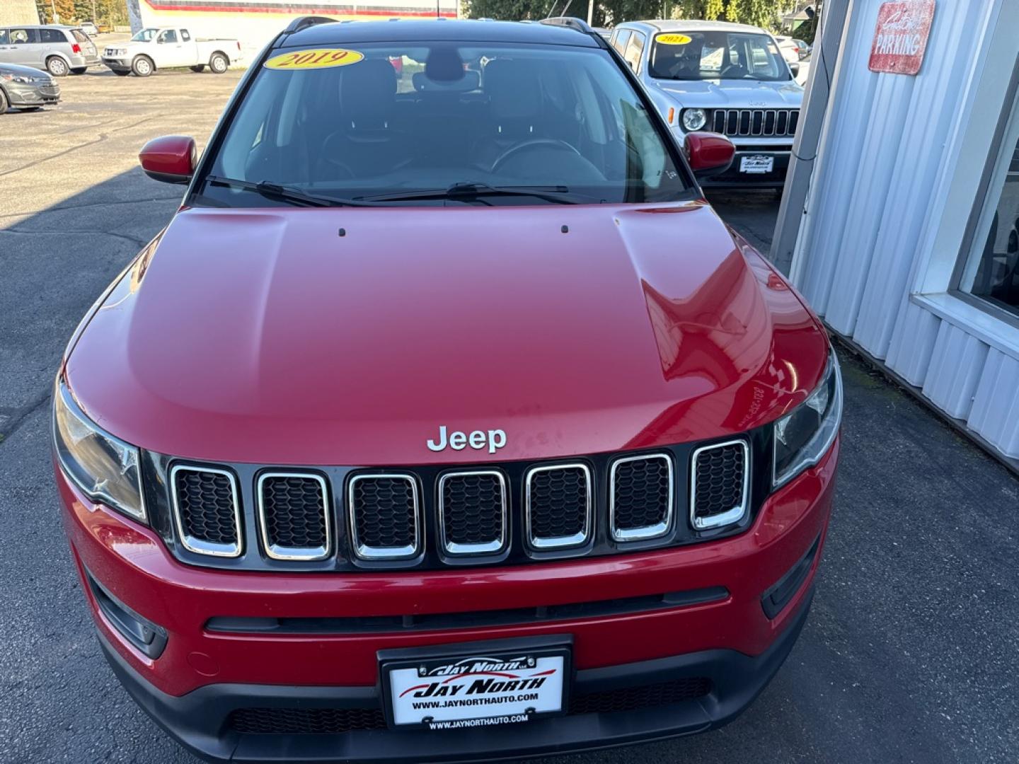 2019 RED JEEP COMPASS LATITUDE (3C4NJCBB7KT) with an 2.4L engine, Automatic transmission, located at 501 E. Columbia St., Springfield, OH, 45503, (800) 262-7122, 39.925262, -83.801796 - Jay North Auto has offered hand picked vehicles since 1965! Our customer's enjoy a NO pressure buying experience with a small town feel. We are a preferred dealer for many local credit unions and lenders. Bad credit? No Credit/First time buyer? Open or closed BANKRUPTCY 7 or 13? We Can Help Apply- Photo#1